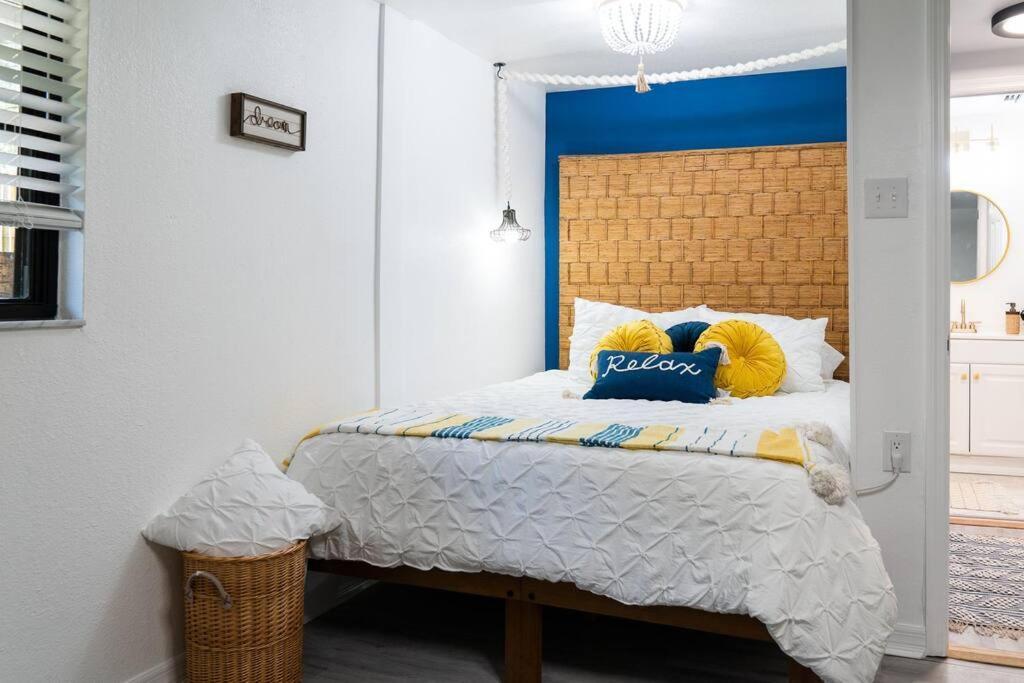Welcome To The Bray Escape 4 Miles To Siesta Key Holiday home